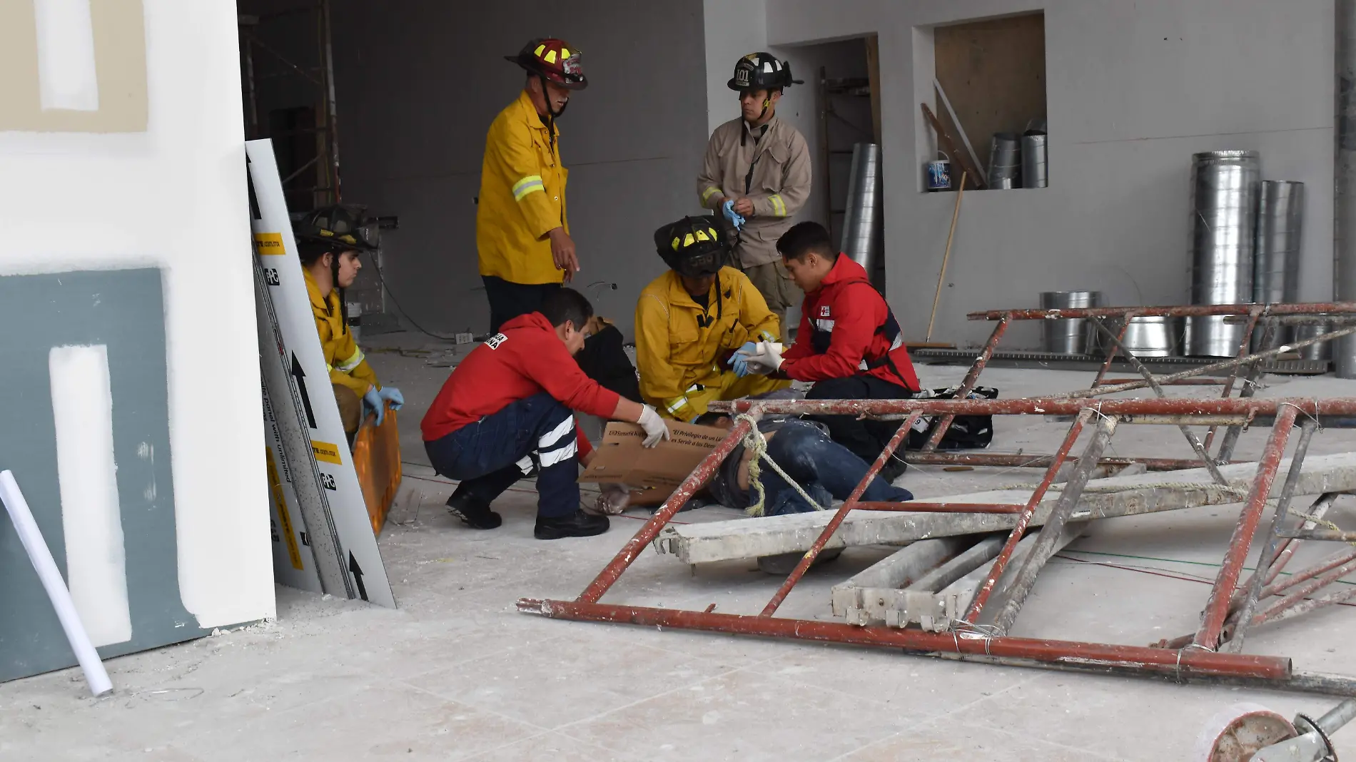 trabajador se cae de andamio (4)